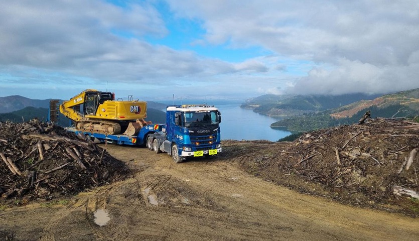 Transporting 35T Excavator – Home page slideshow